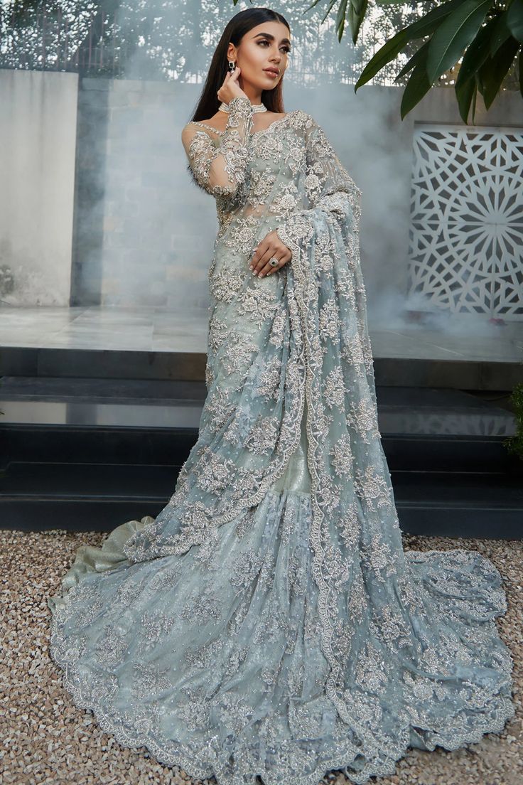MODEL SAREE